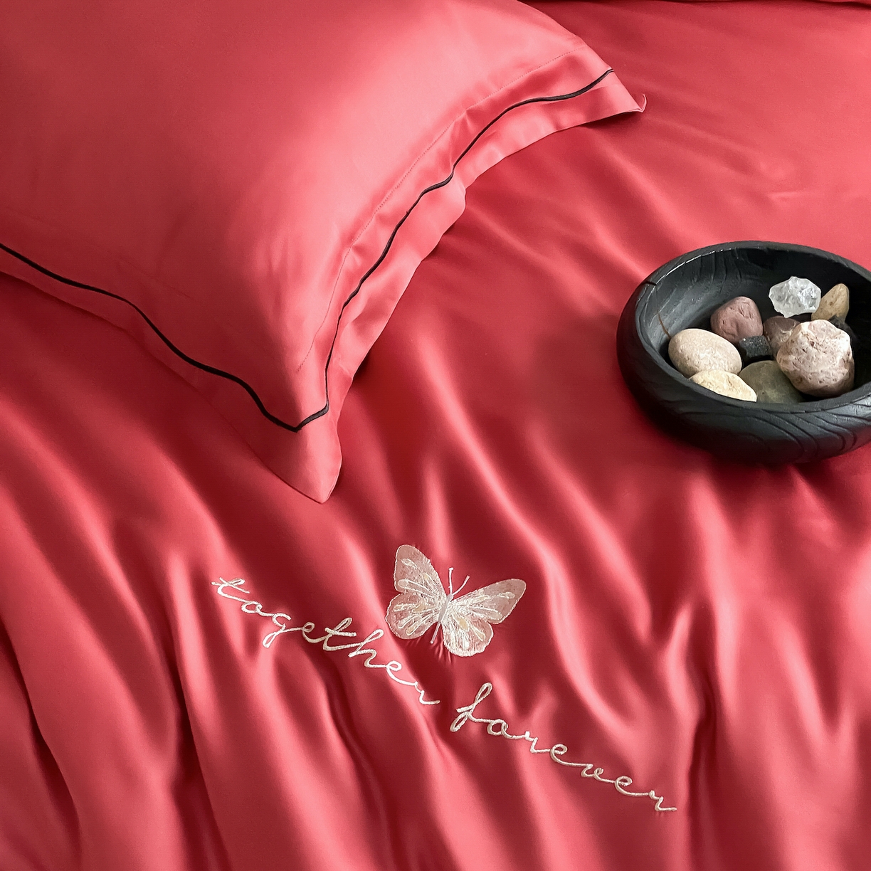 91家纺网 家纺一手货源 找家纺 FORTWO家纺原创设计（FOR TWO家纺） 2026新款兰精天丝绣被套单被套被套单件 秘境-红