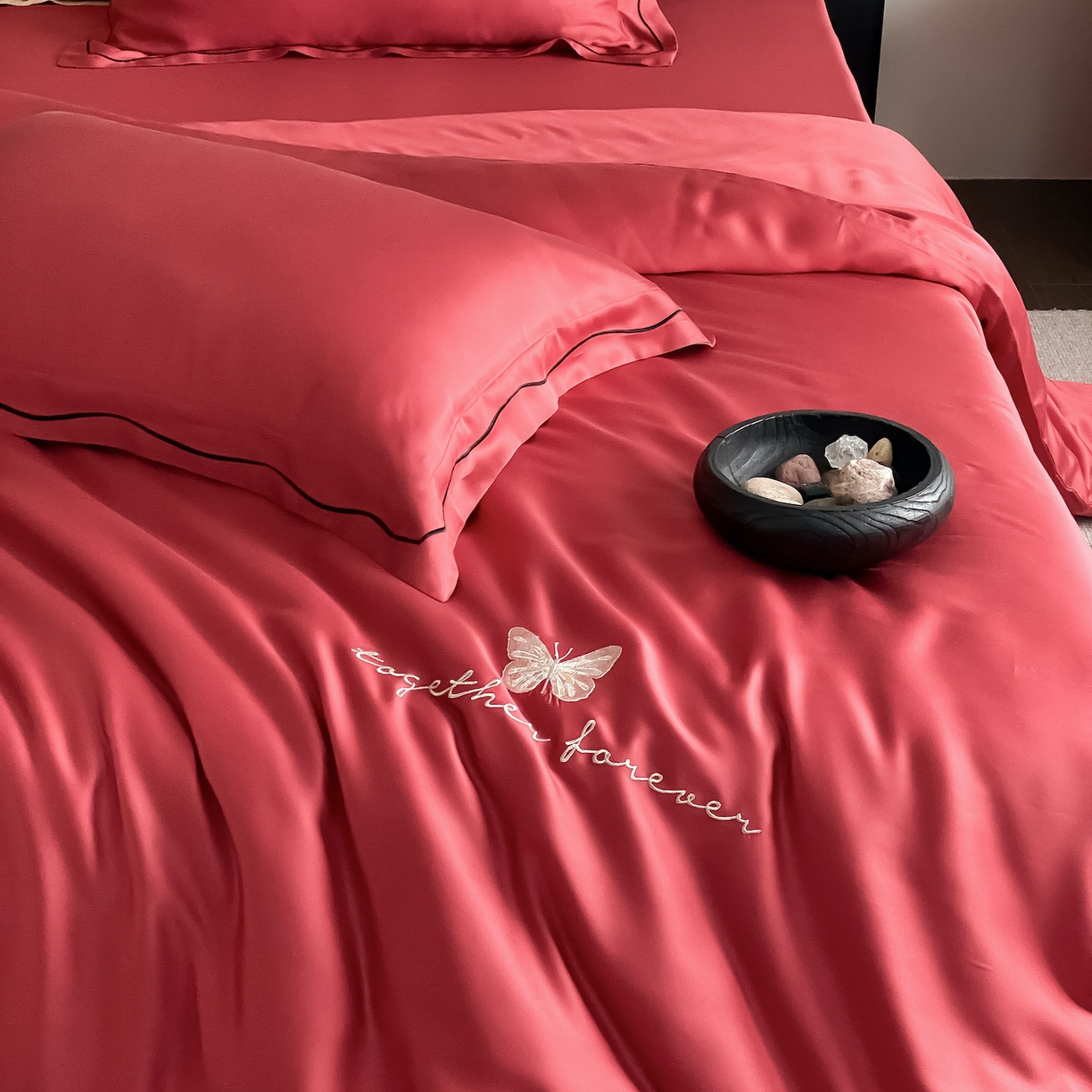 91家纺网 家纺一手货源 找家纺 FORTWO家纺原创设计（FOR TWO家纺） 2026新款兰精天丝绣被套单被套被套单件 秘境-红