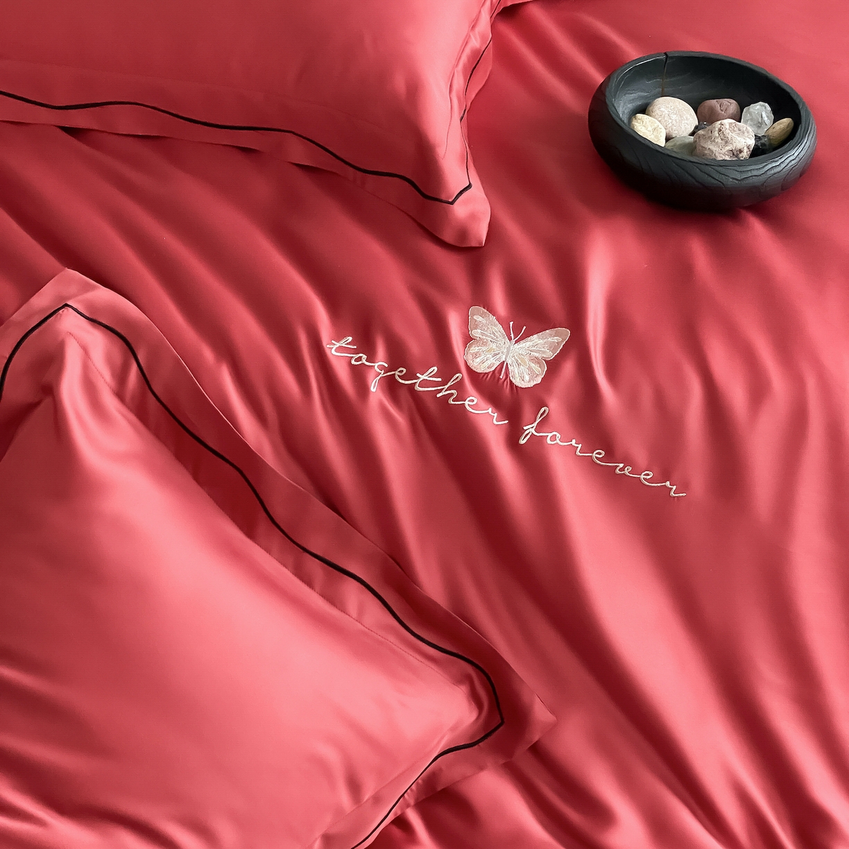 91家纺网 家纺一手货源 找家纺 FORTWO家纺原创设计（FOR TWO家纺） 2026新款兰精天丝绣被套单被套被套单件 秘境-红