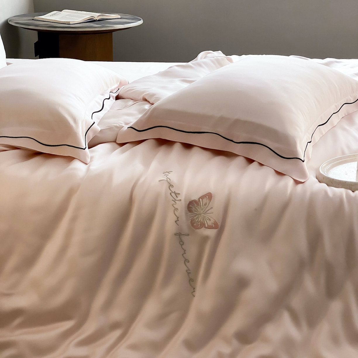 91家纺网 家纺一手货源 找家纺 FORTWO家纺原创设计（FOR TWO家纺） 2026新款兰精天丝绣被套单被套被套单件 秘境-粉