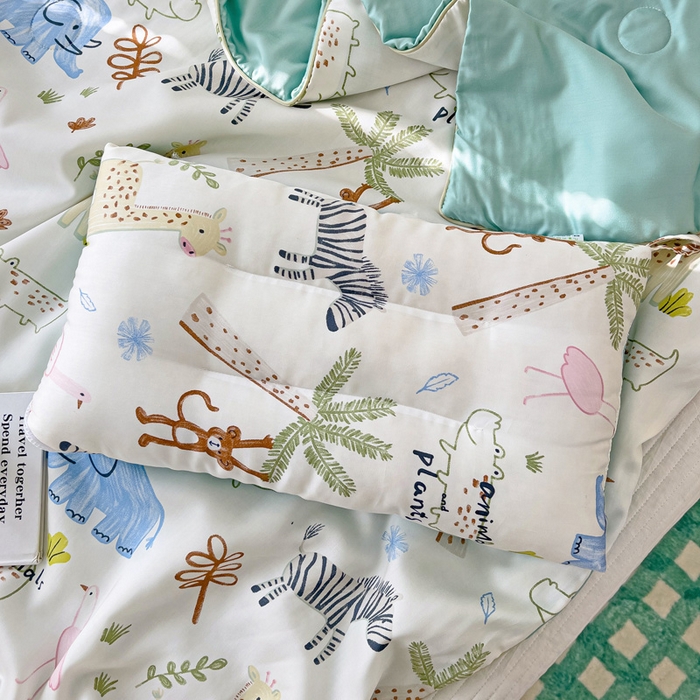 91家纺网 家纺一手货源 找家纺 十九色 2026新款50莱赛尔卡通印花儿童夏被同款枕头枕芯 大草原