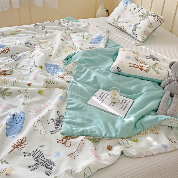 91家纺网 家纺一手货源 找家纺 十九色 2026新款50莱赛尔卡通印花儿童夏被同款枕头枕芯 大草原