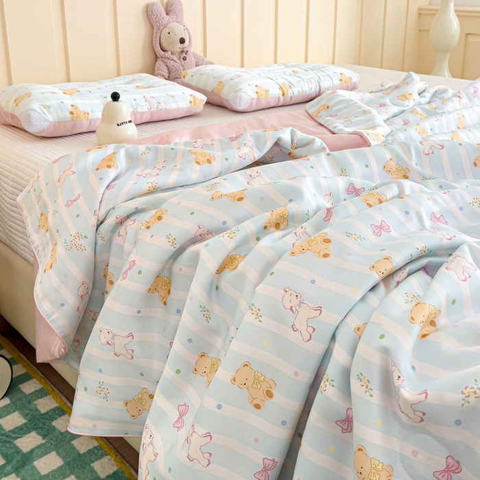 91家纺网 家纺一手货源 找家纺 十九色 2026新款50莱赛尔卡通印花儿童夏被同款枕头枕芯 领结熊