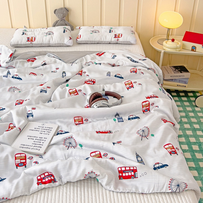 91家纺网 家纺一手货源 找家纺 十九色 2026新款50莱赛尔卡通印花儿童夏被同款枕头枕芯 伦敦巴士