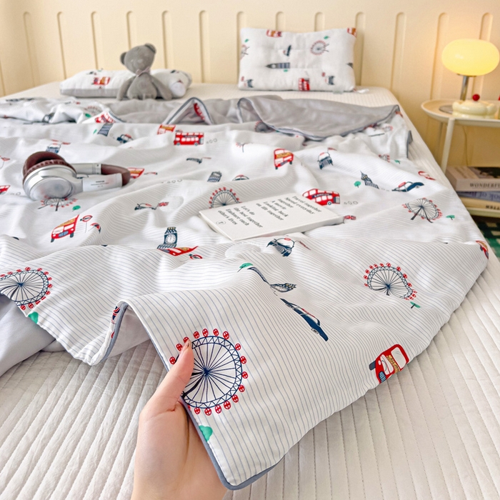 91家纺网 家纺一手货源 找家纺 十九色 2026新款50莱赛尔卡通印花儿童夏被同款枕头枕芯 伦敦巴士