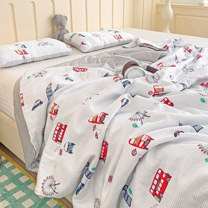 91家纺网 家纺一手货源 找家纺 十九色 2026新款50莱赛尔卡通印花儿童夏被同款枕头枕芯 伦敦巴士