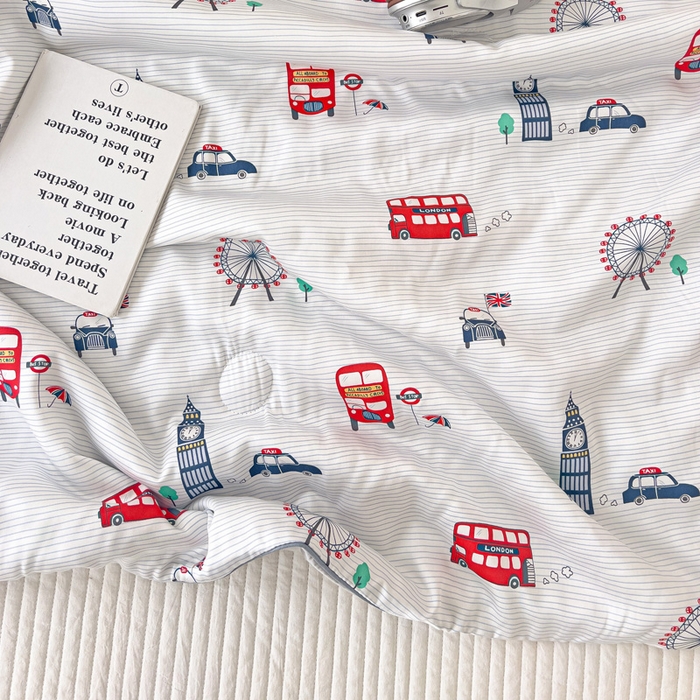 91家纺网 家纺一手货源 找家纺 十九色 2026新款50莱赛尔卡通印花儿童夏被同款枕头枕芯 伦敦巴士