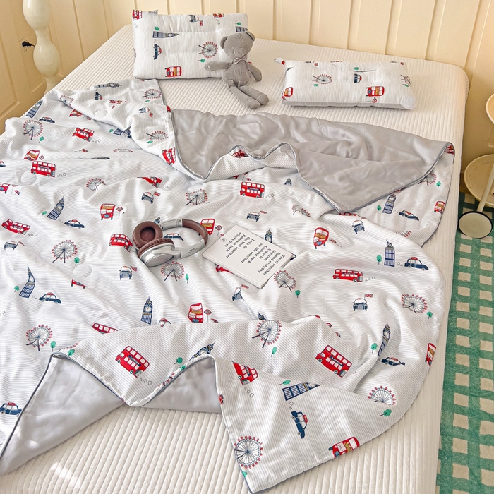 91家纺网 家纺一手货源 找家纺 十九色 2026新款50莱赛尔卡通印花儿童夏被同款枕头枕芯 伦敦巴士