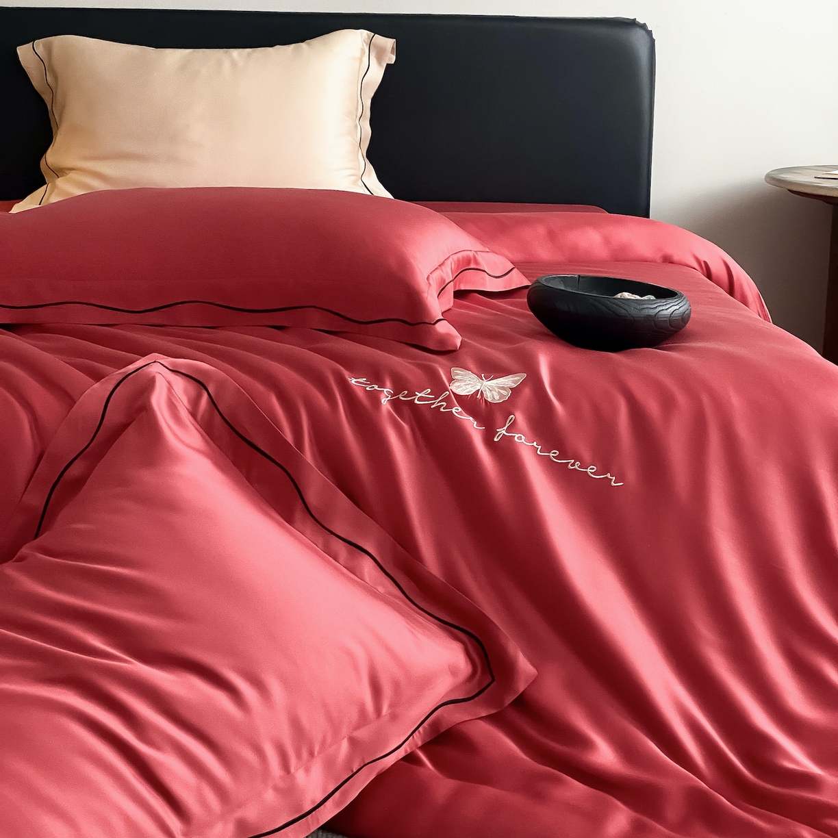 91家纺网 家纺一手货源 找家纺 FORTWO家纺原创设计（FOR TWO家纺） 2026新款兰精天丝绣枕套单枕套枕套单件 秘境-红