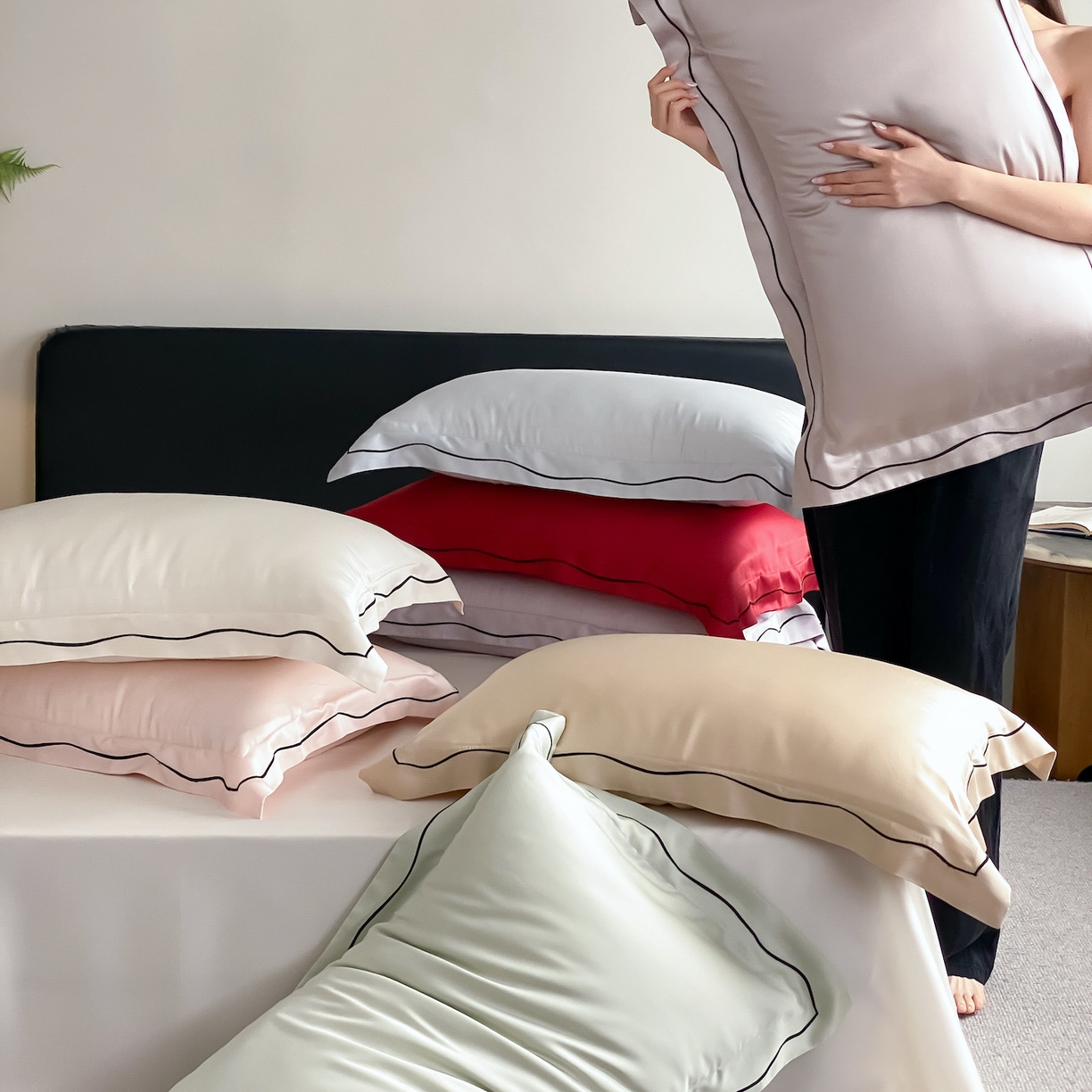 91家纺网 家纺一手货源 找家纺 FORTWO家纺原创设计（FOR TWO家纺） 2026新款兰精天丝绣枕套单枕套枕套单件 组合图 仅供参考