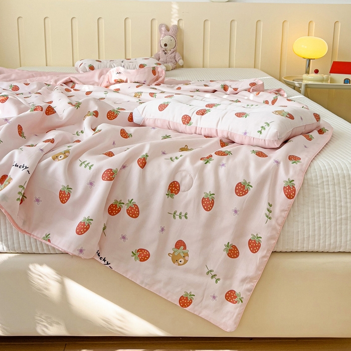 91家纺网 家纺一手货源 找家纺 十九色 2026新款50莱赛尔卡通印花儿童夏被同款枕头枕芯 甜心草莓