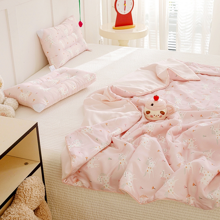 91家纺网 家纺一手货源 找家纺 十九色 2026新款50莱赛尔卡通印花儿童夏被同款枕头枕芯 星花小马