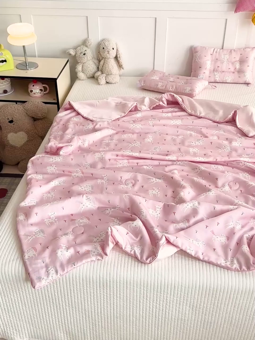 91家纺网 家纺一手货源 找家纺 十九色 2026新款50莱赛尔卡通印花儿童夏被同款枕头枕芯 星花小马