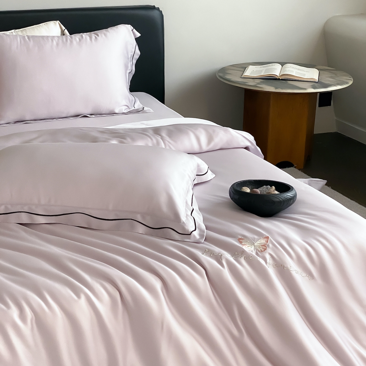 91家纺网 家纺一手货源 找家纺 FORTWO家纺原创设计（FOR TWO家纺） 2026新款兰精天丝绣花床单单床单床单单件 秘境-紫