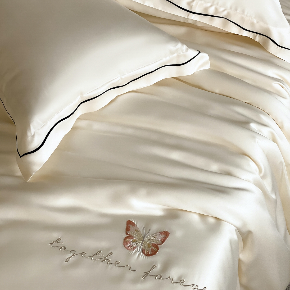 91家纺网 家纺一手货源 找家纺 FORTWO家纺原创设计（FOR TWO家纺） 2026新款兰精天丝绣花床单单床单床单单件 秘境-奶白