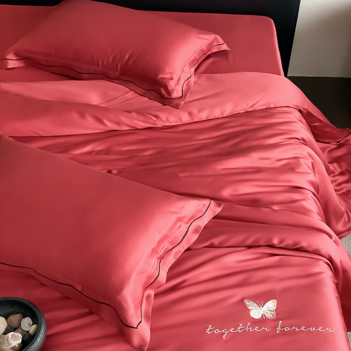 91家纺网 家纺一手货源 找家纺 FORTWO家纺原创设计（FOR TWO家纺） 2026新款兰精天丝绣花床单单床单床单单件 秘境-红