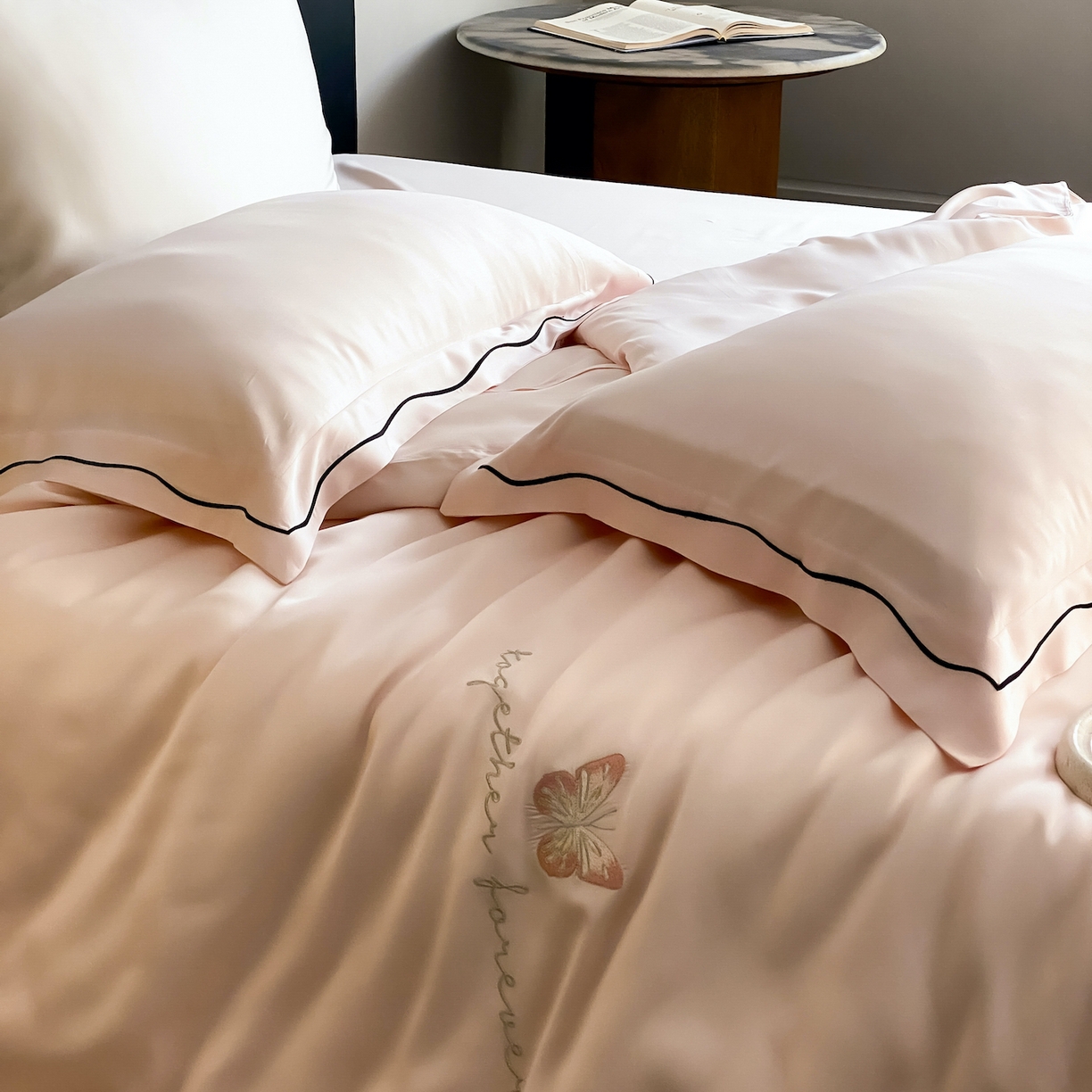 91家纺网 家纺一手货源 找家纺 FORTWO家纺原创设计（FOR TWO家纺） 2026新款兰精天丝绣花床单单床单床单单件 秘境-粉