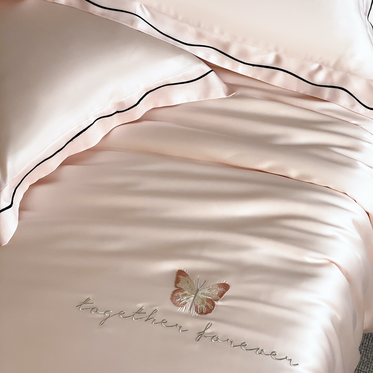 91家纺网 家纺一手货源 找家纺 FORTWO家纺原创设计（FOR TWO家纺） 2026新款兰精天丝绣花床单单床单床单单件 秘境-粉