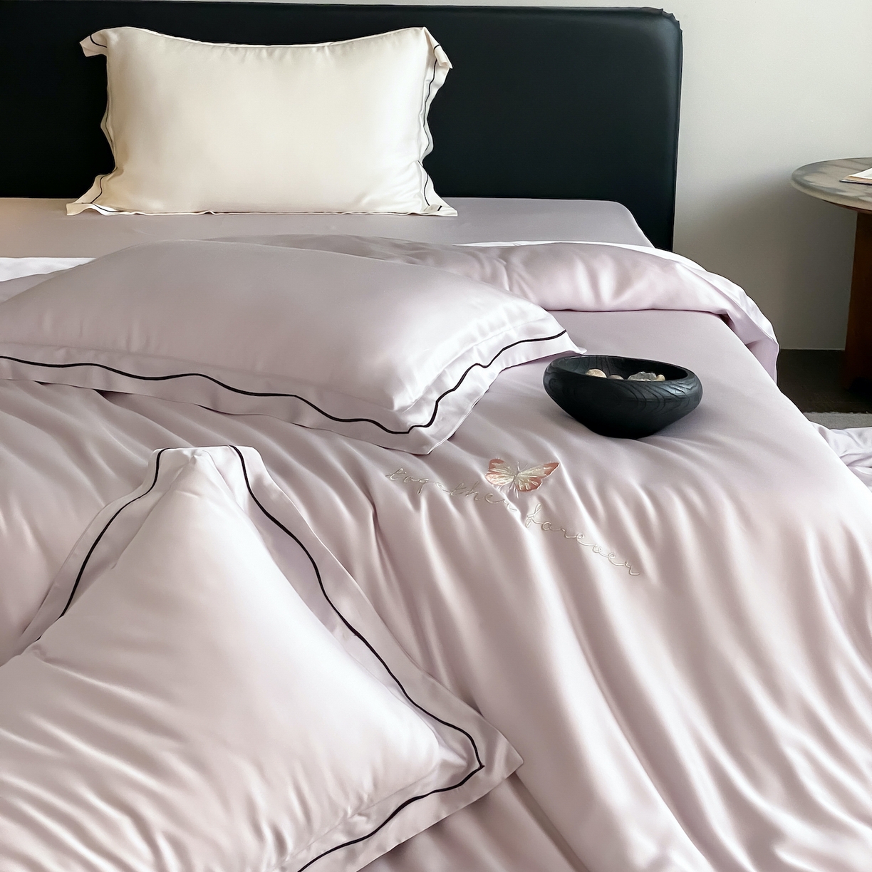 91家纺网 家纺一手货源 找家纺 FORTWO家纺原创设计（FOR TWO家纺） 2026新款兰精天丝绣花床笠单床笠床笠单件 秘境-紫