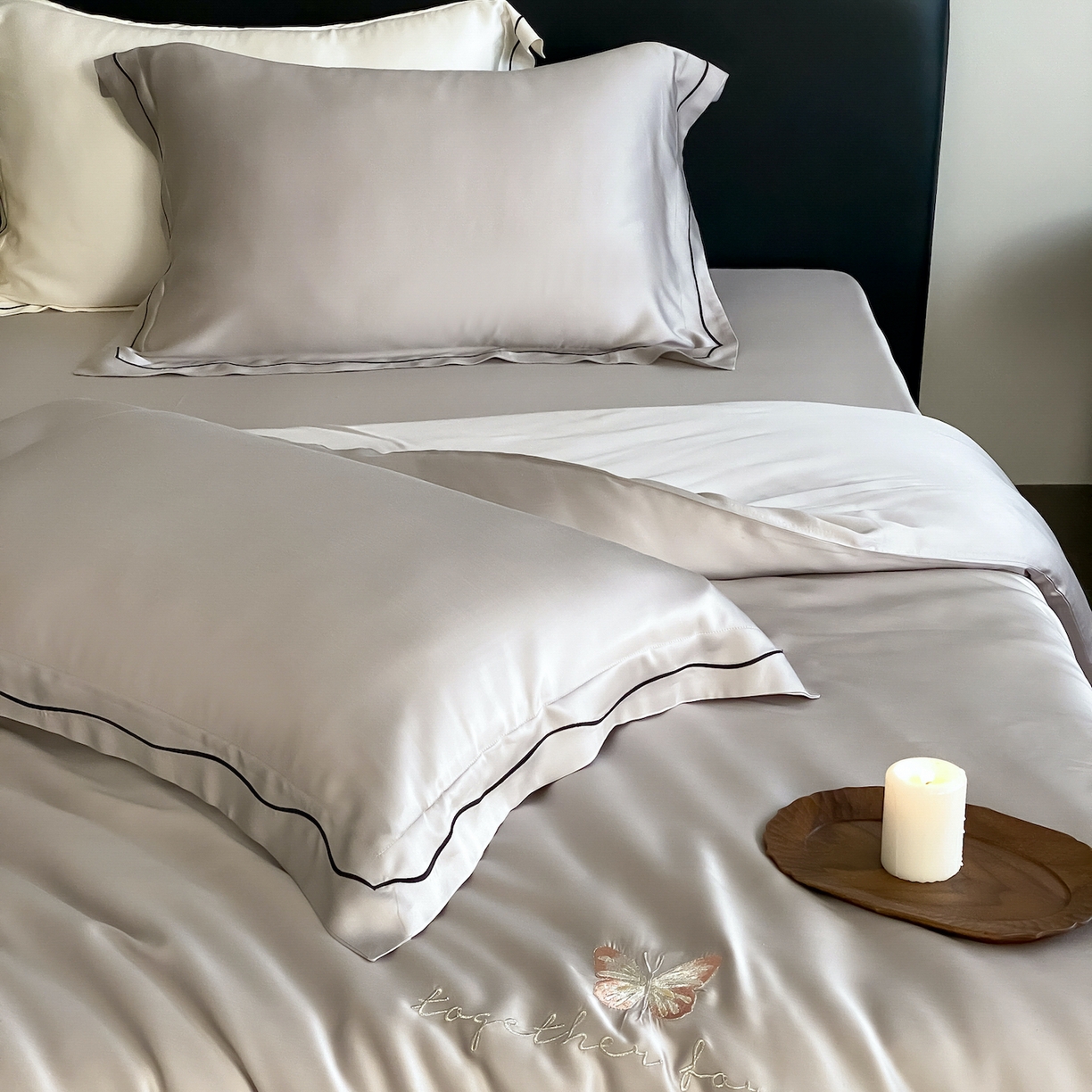 91家纺网 家纺一手货源 找家纺 FORTWO家纺原创设计（FOR TWO家纺） 2026新款兰精天丝绣花床笠单床笠床笠单件 秘境-灰