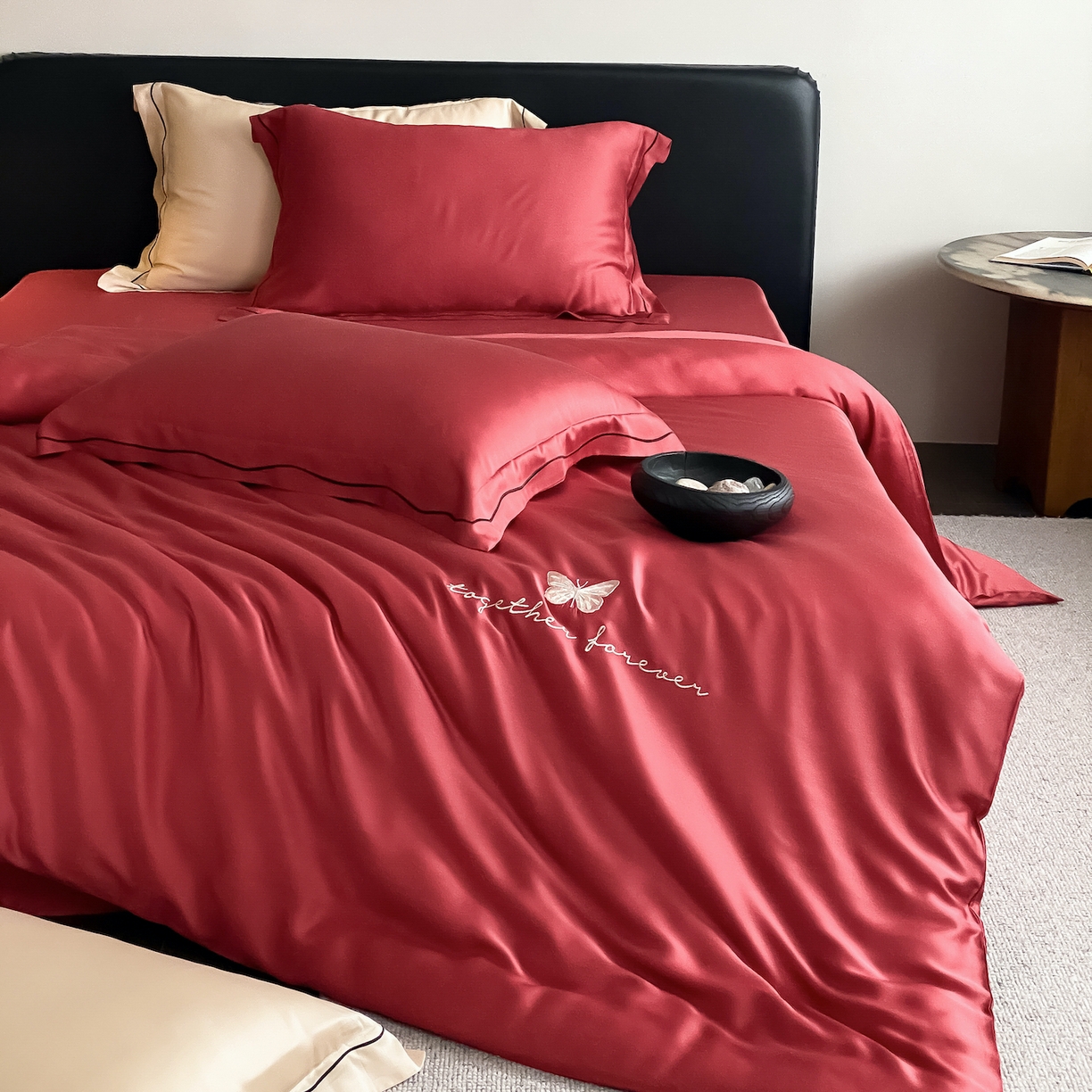 91家纺网 家纺一手货源 找家纺 FORTWO家纺原创设计（FOR TWO家纺） 2026新款兰精天丝绣花床笠单床笠床笠单件 秘境-红