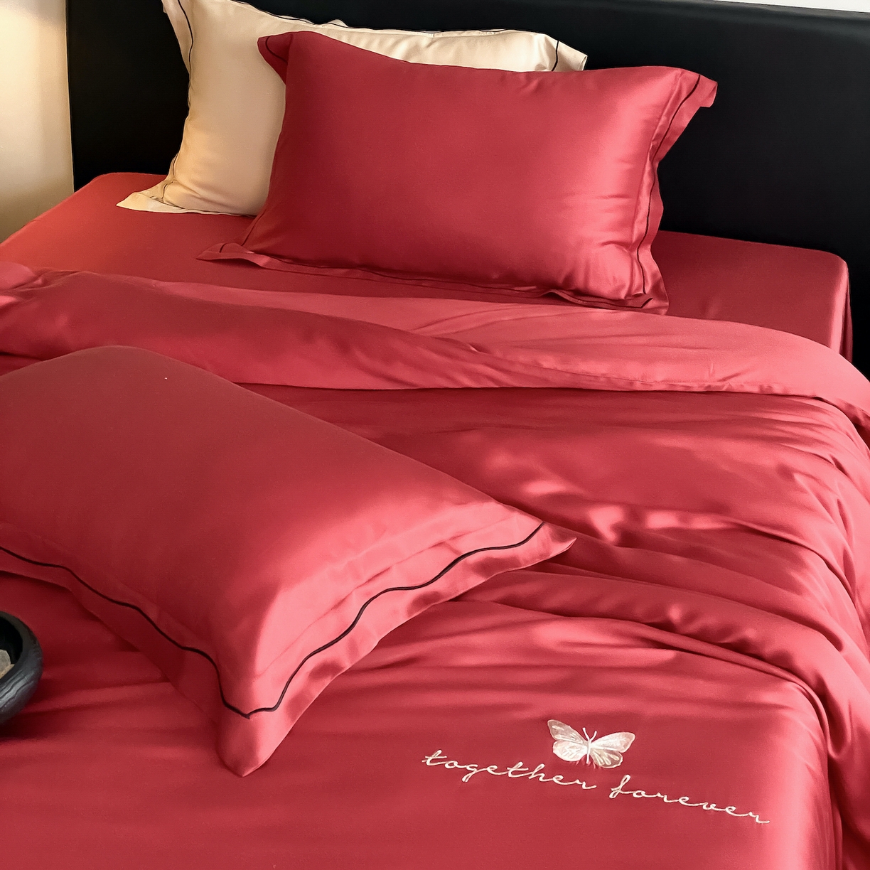 91家纺网 家纺一手货源 找家纺 FORTWO家纺原创设计（FOR TWO家纺） 2026新款兰精天丝绣花床笠单床笠床笠单件 秘境-红