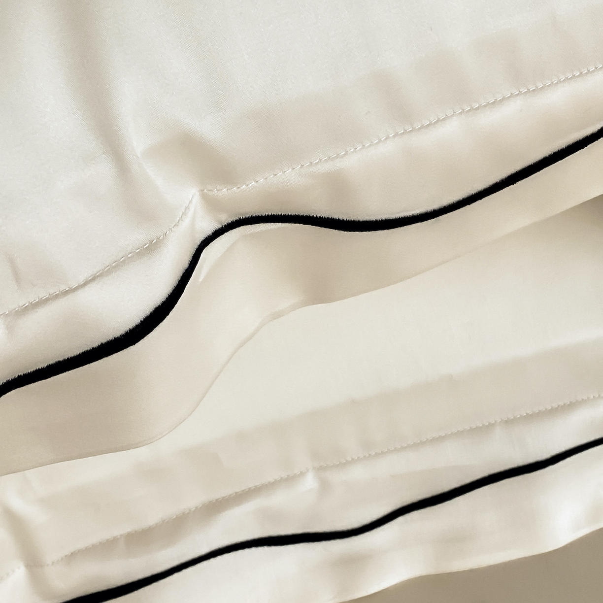 91家纺网 家纺一手货源 找家纺 FORTWO家纺原创设计（FOR TWO家纺） 2026新款兰精天丝绣花床笠单床笠床笠单件 秘境-奶白