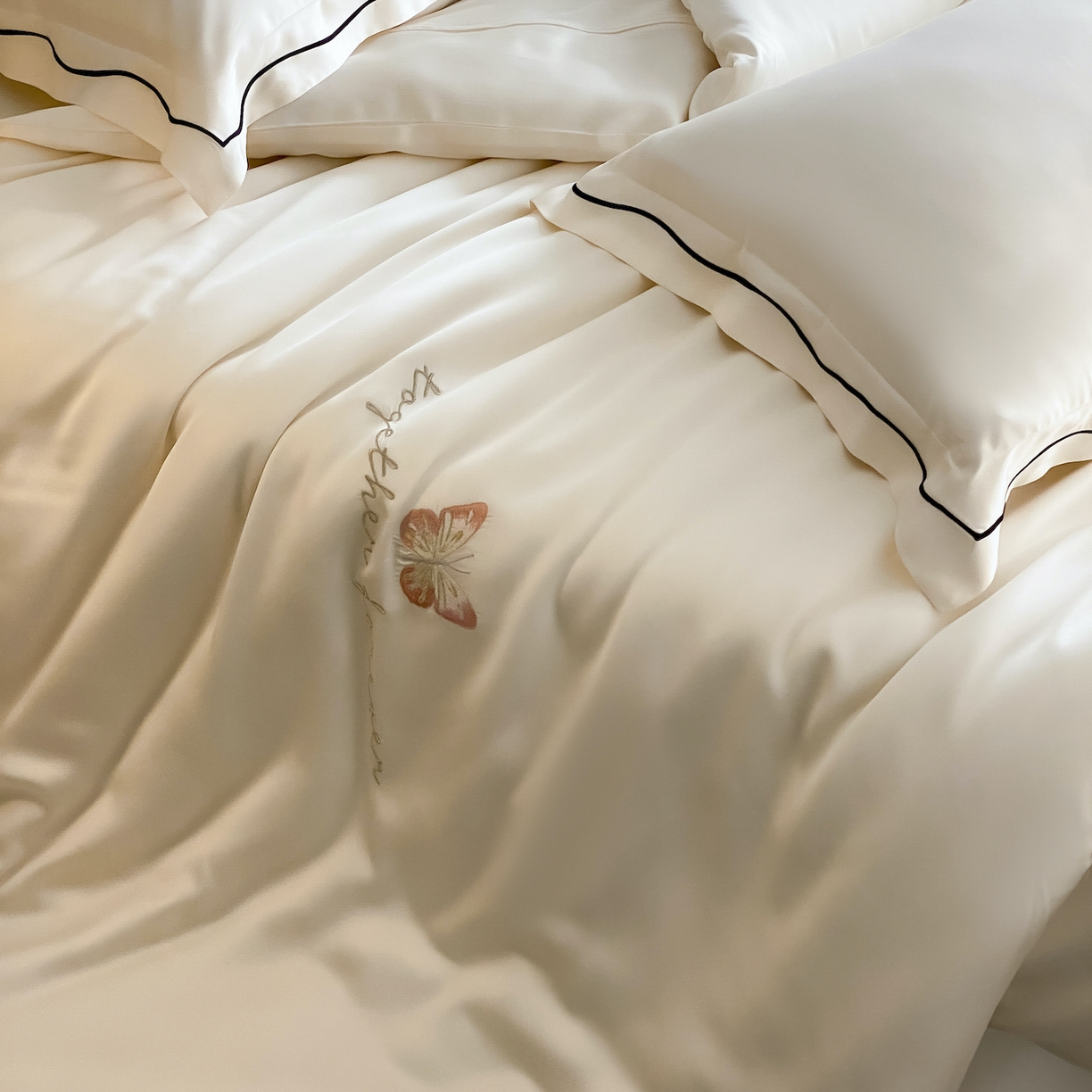 91家纺网 家纺一手货源 找家纺 FORTWO家纺原创设计（FOR TWO家纺） 2026新款兰精天丝绣花床笠单床笠床笠单件 秘境-奶白