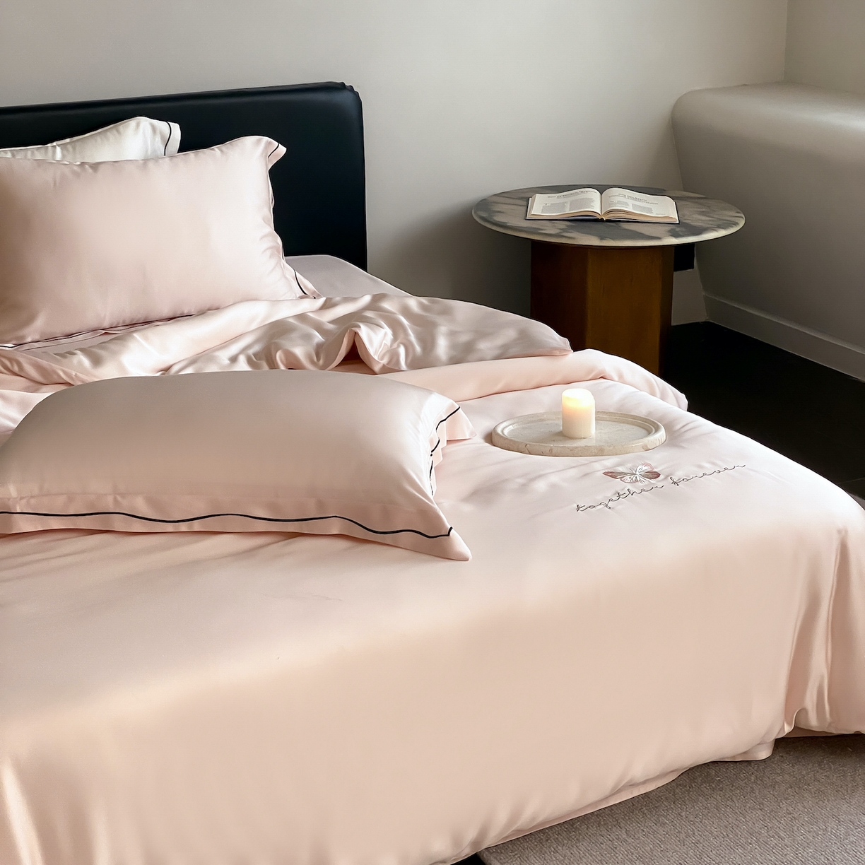 91家纺网 家纺一手货源 找家纺 FORTWO家纺原创设计（FOR TWO家纺） 2026新款兰精天丝绣花床笠单床笠床笠单件 秘境-粉