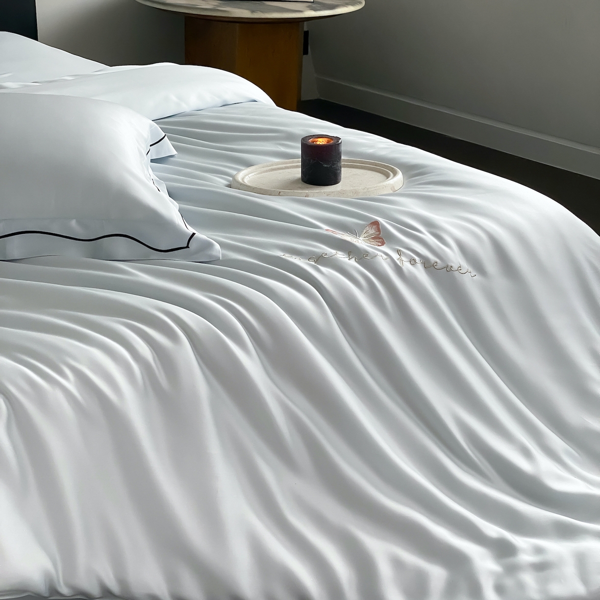 91家纺网 家纺一手货源 找家纺 FORTWO家纺原创设计（FOR TWO家纺） 2026新款兰精天丝绣花床笠单床笠床笠单件 秘境-蓝