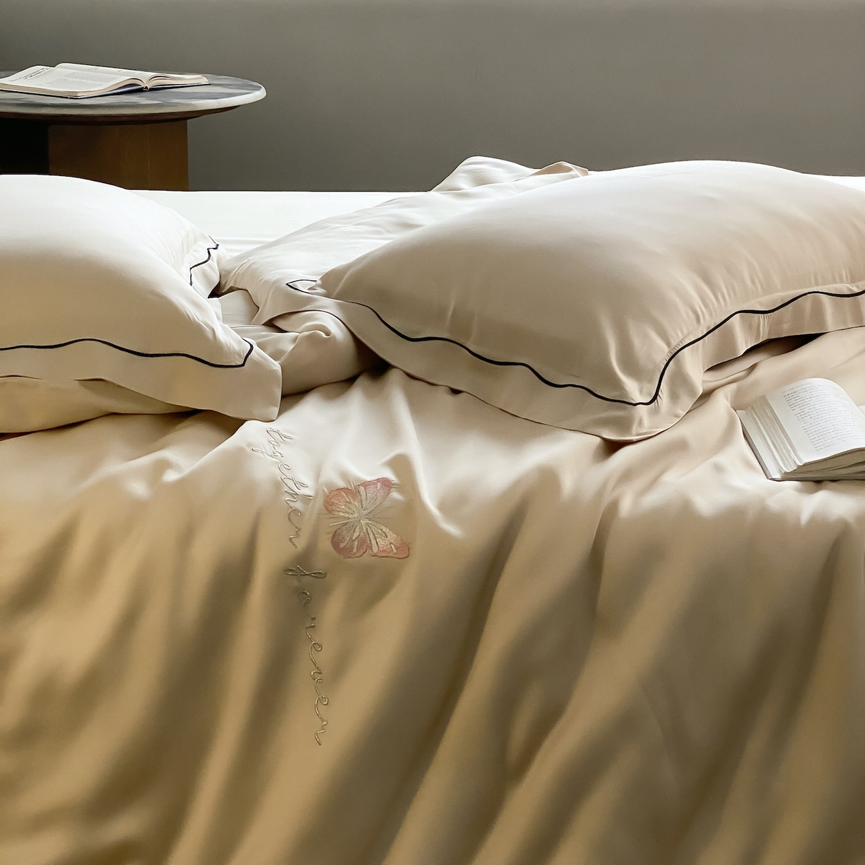 91家纺网 家纺一手货源 找家纺 FORTWO家纺原创设计（FOR TWO家纺） 2026新款兰精天丝绣花四件套 秘境-香槟