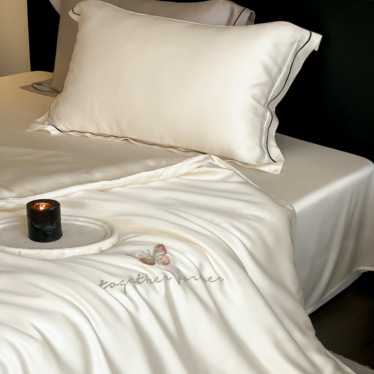 91家纺网 家纺一手货源 找家纺 FORTWO家纺原创设计（FOR TWO家纺） 2026新款兰精天丝绣花四件套 秘境-奶白