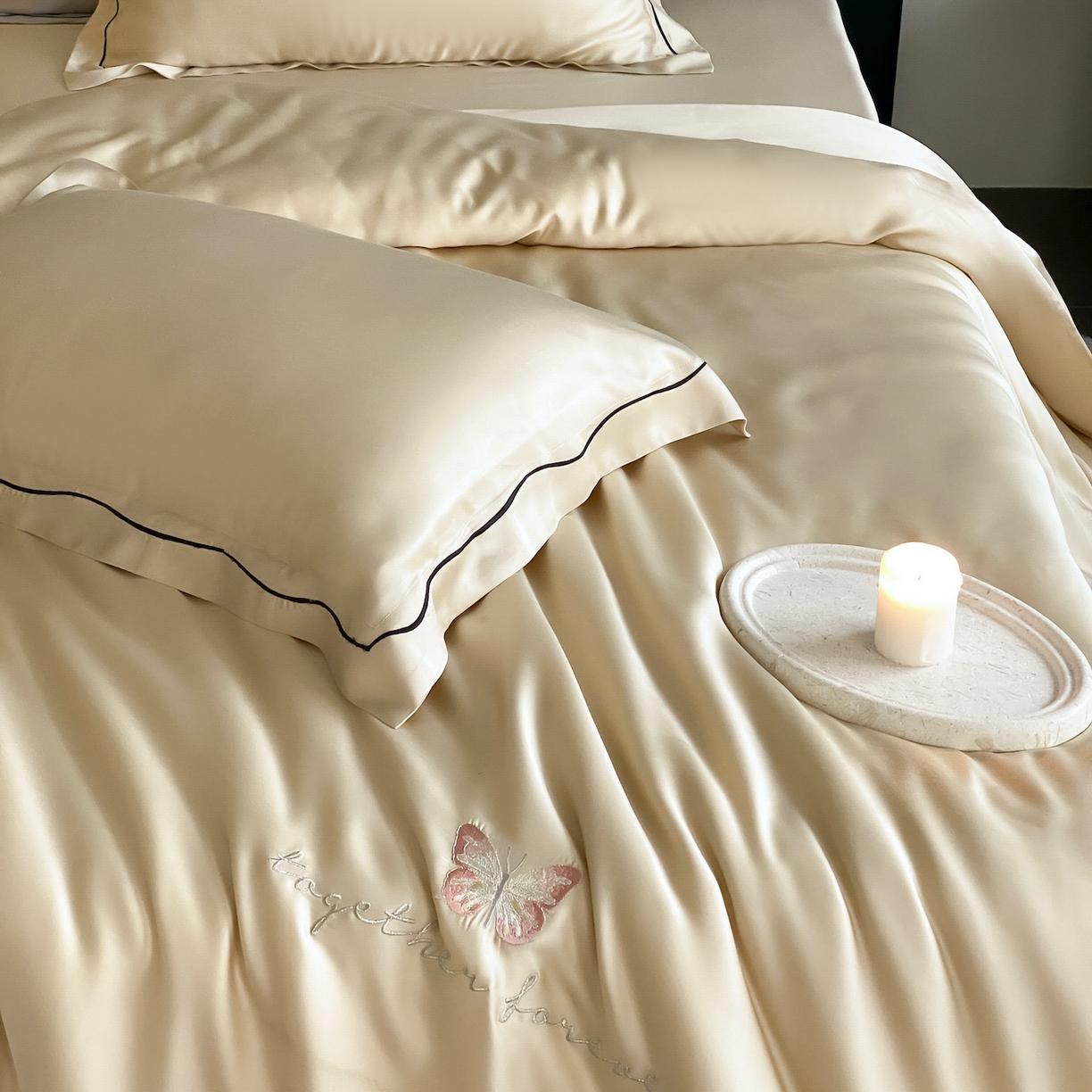 91家纺网 家纺一手货源 找家纺 FORTWO家纺原创设计（FOR TWO家纺） 2026新款兰精天丝绣花四件套 秘境-香槟