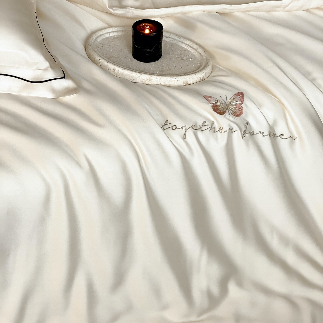 91家纺网 家纺一手货源 找家纺 FORTWO家纺原创设计（FOR TWO家纺） 2026新款兰精天丝绣花四件套 秘境-奶白