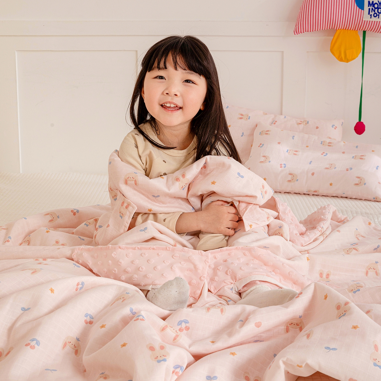 91家纺网 家纺一手货源 找家纺 十九色 2026春夏新款全棉华夫格纱布凉感防踢被拥抱被夏被夏凉被空调被 兔耳朵