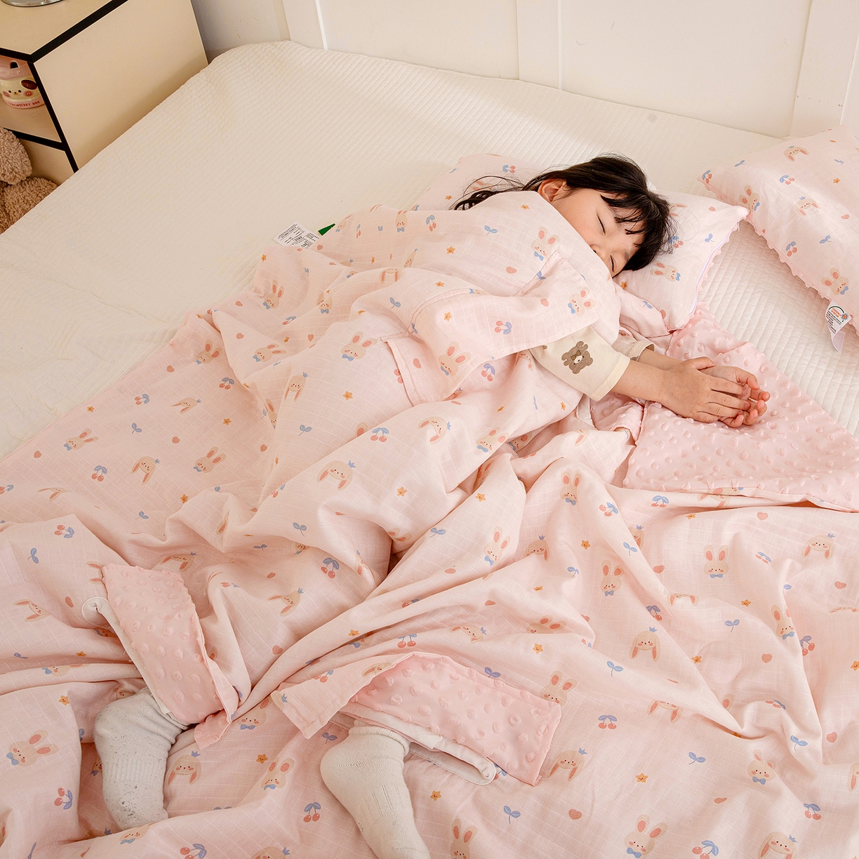 91家纺网 家纺一手货源 找家纺 十九色 2026春夏新款全棉华夫格纱布凉感防踢被拥抱被夏被夏凉被空调被 兔耳朵