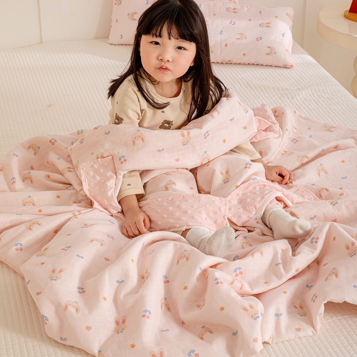 91家纺网 家纺一手货源 找家纺 十九色 2026春夏新款全棉华夫格纱布凉感防踢被拥抱被夏被夏凉被空调被 兔耳朵