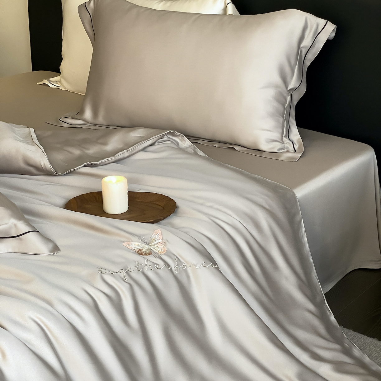 91家纺网 家纺一手货源 找家纺 FORTWO家纺原创设计（FOR TWO家纺） 2026新款兰精天丝绣花四件套 秘境-灰