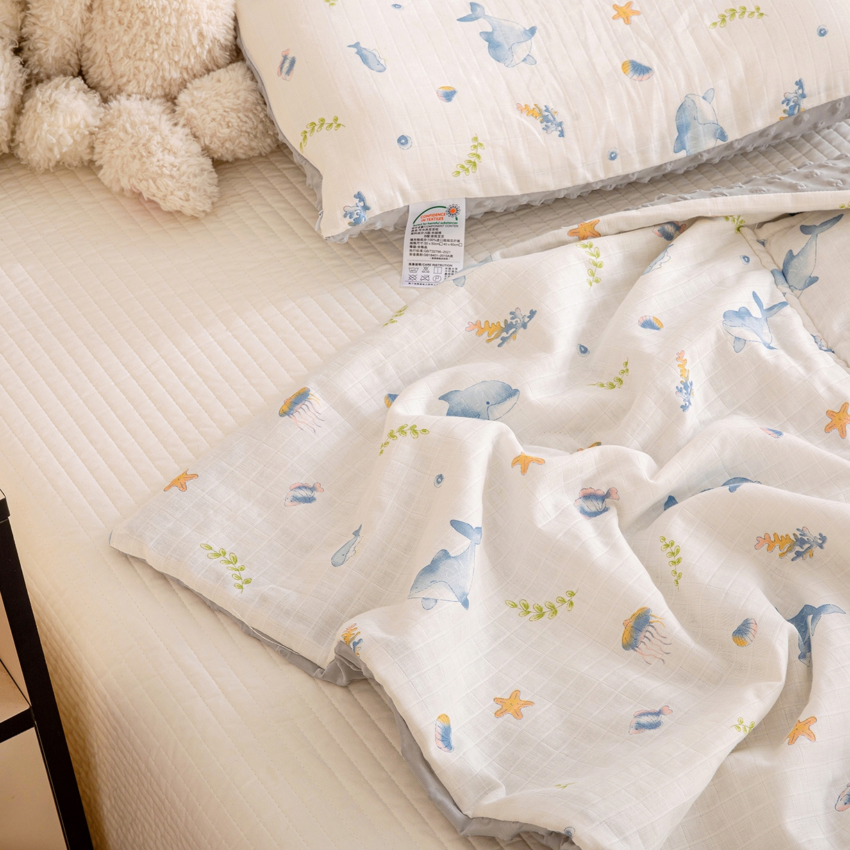 91家纺网 家纺一手货源 找家纺 十九色 2026春夏新款全棉华夫格纱布凉感防踢被拥抱被夏被夏凉被空调被 小海豚