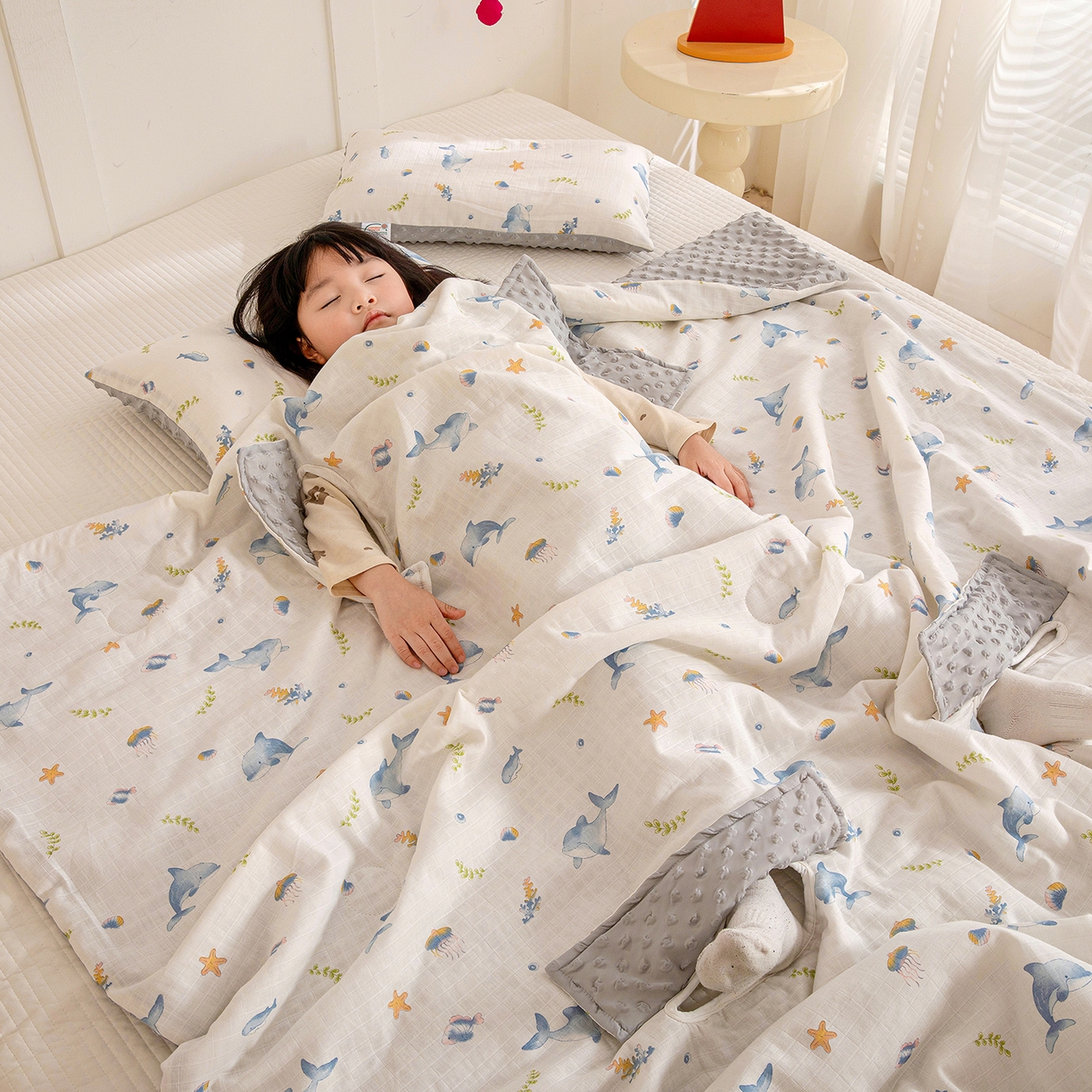 91家纺网 家纺一手货源 找家纺 十九色 2026春夏新款全棉华夫格纱布凉感防踢被拥抱被夏被夏凉被空调被 小海豚