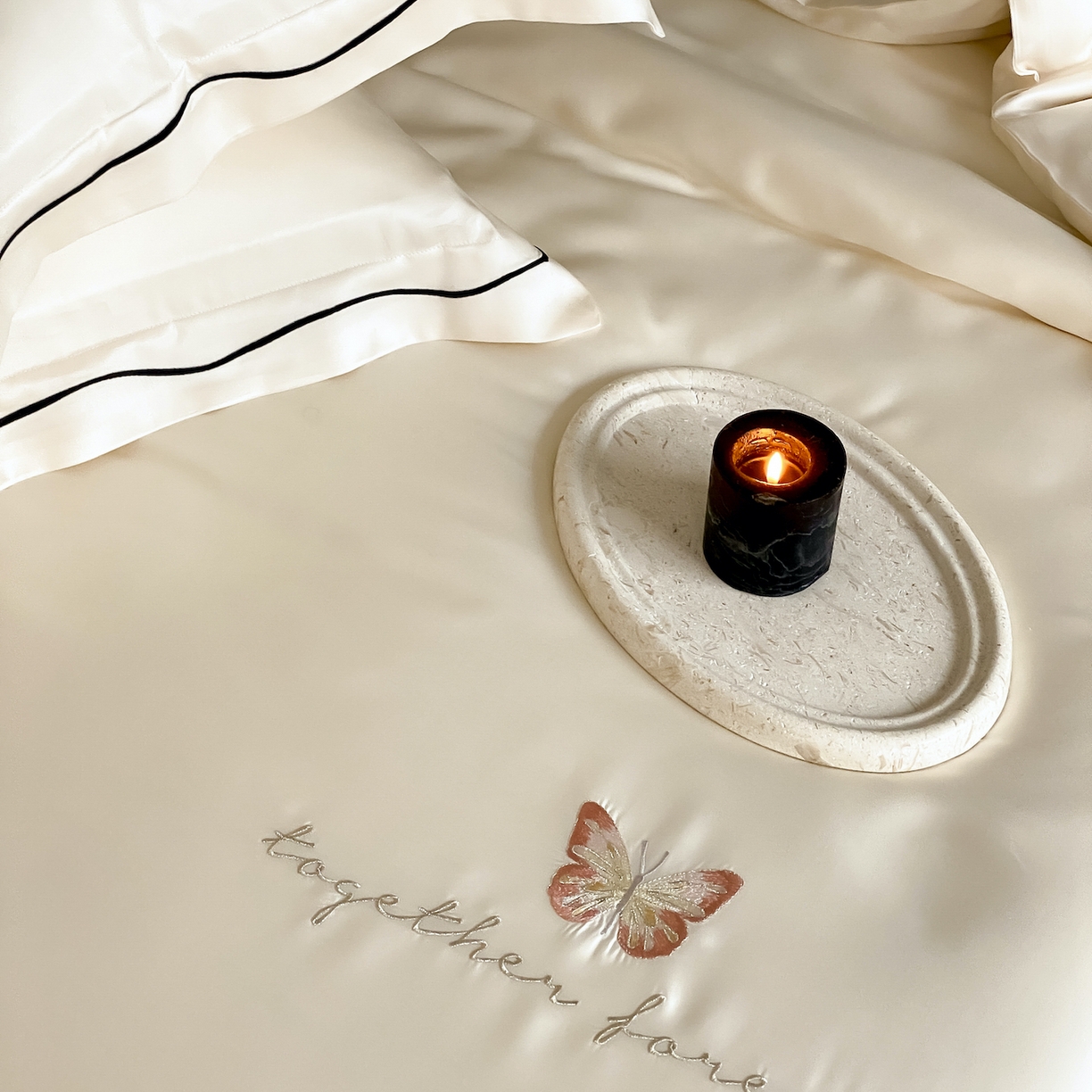 91家纺网 家纺一手货源 找家纺 FORTWO家纺原创设计（FOR TWO家纺） 2026新款兰精天丝绣花四件套 秘境-奶白