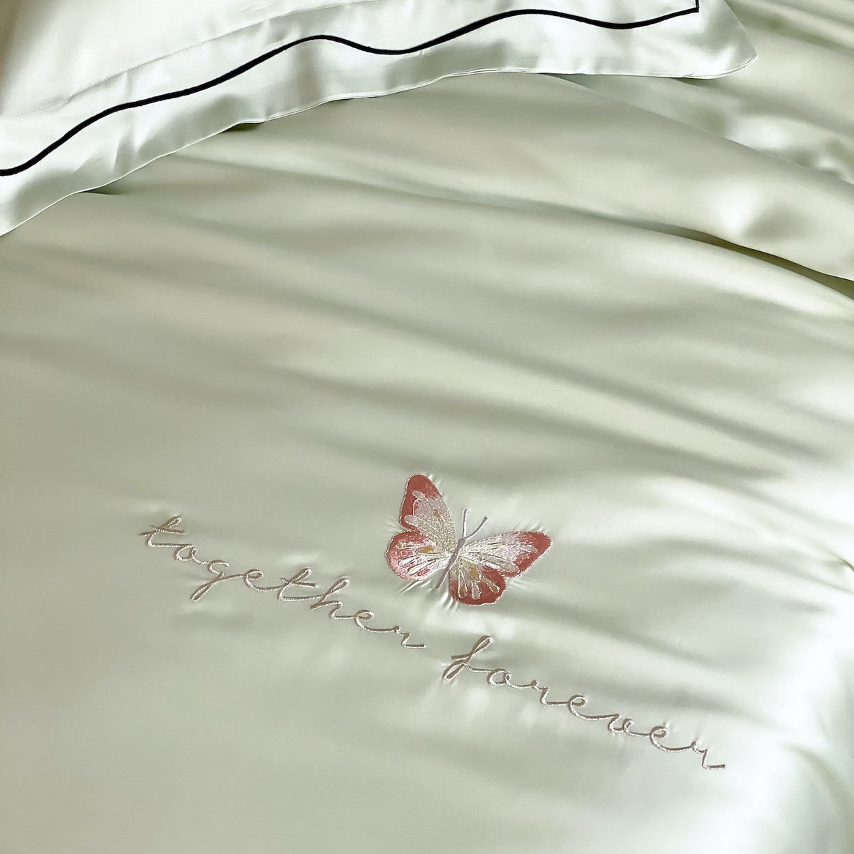 91家纺网 家纺一手货源 找家纺 FORTWO家纺原创设计（FOR TWO家纺） 2026新款兰精天丝绣花四件套 秘境-绿