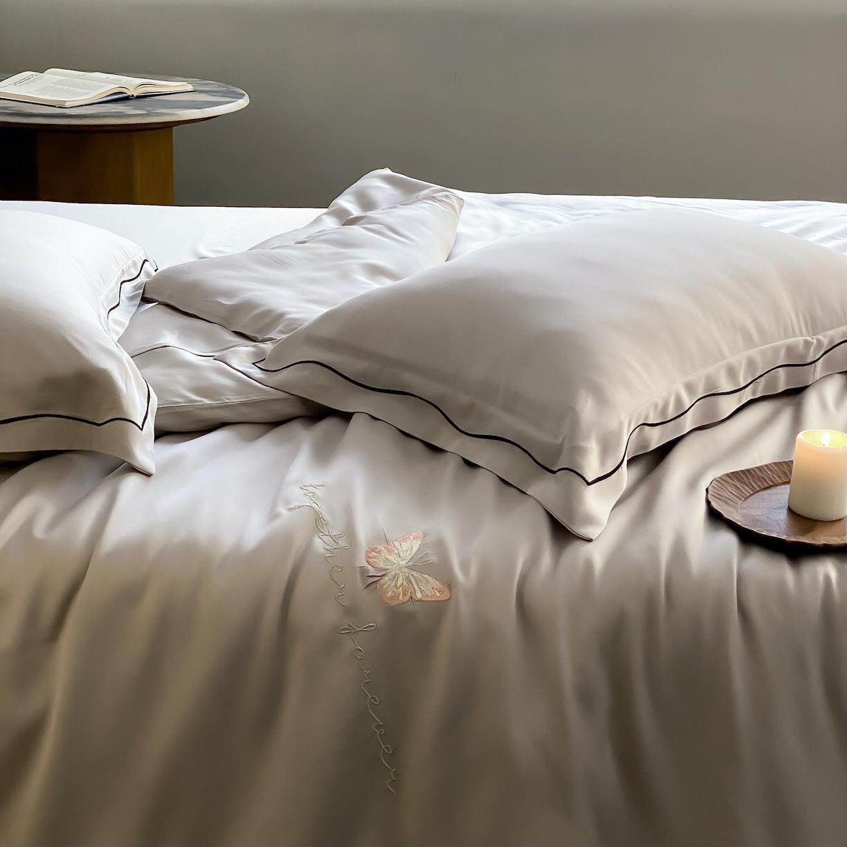 91家纺网 家纺一手货源 找家纺 FORTWO家纺原创设计（FOR TWO家纺） 2026新款兰精天丝绣花四件套 秘境-灰