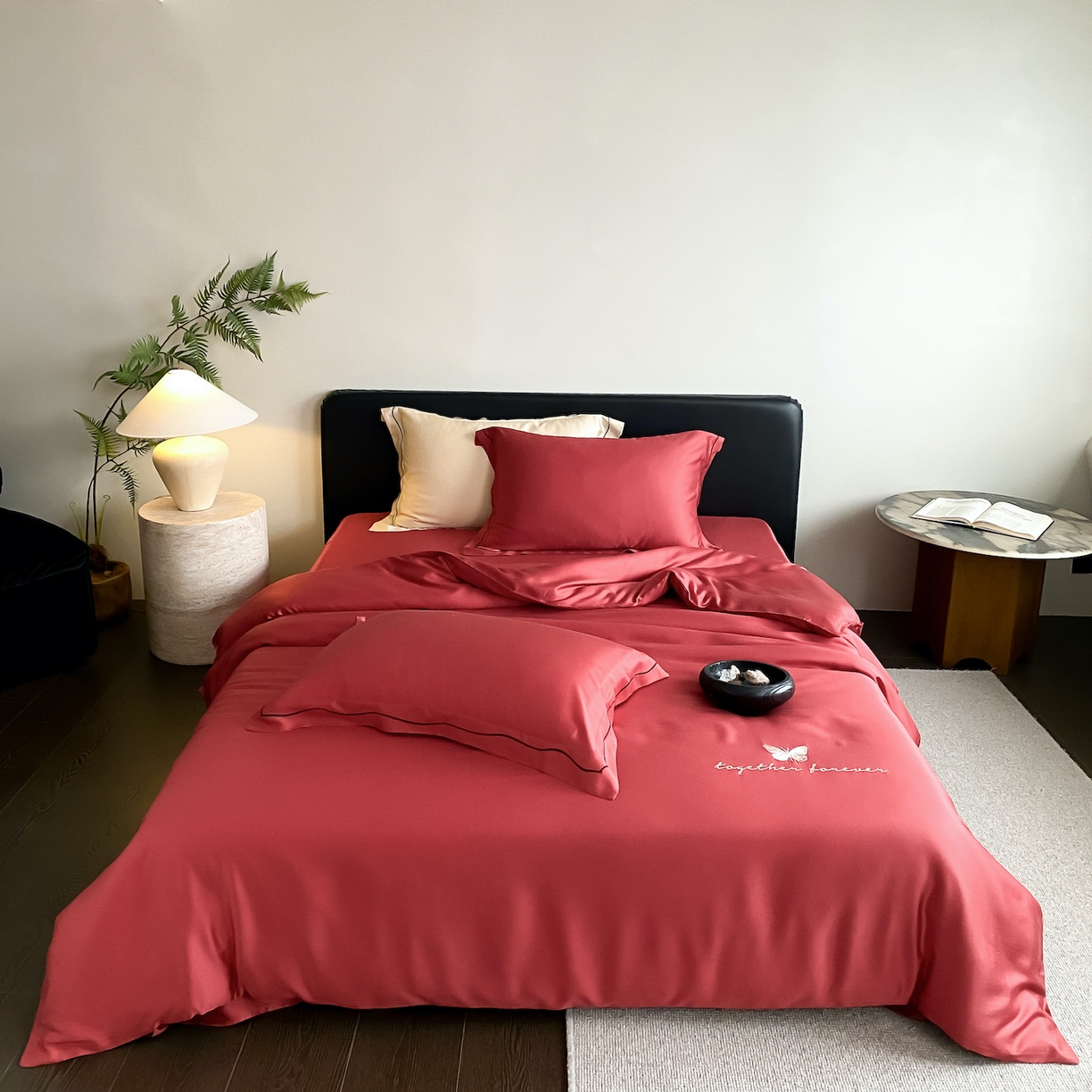 91家纺网 家纺一手货源 找家纺 FORTWO家纺原创设计（FOR TWO家纺） 2026新款兰精天丝绣花四件套 秘境-红