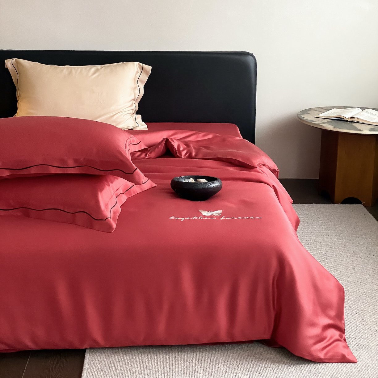 91家纺网 家纺一手货源 找家纺 FORTWO家纺原创设计（FOR TWO家纺） 2026新款兰精天丝绣花四件套 秘境-红