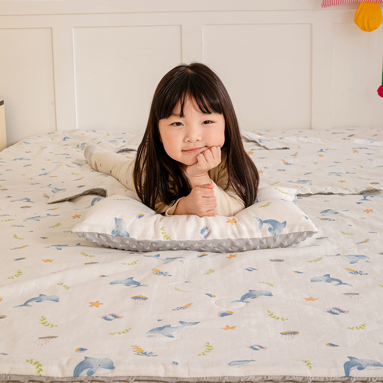 91家纺网 家纺一手货源 找家纺 十九色 2026春夏新款全棉华夫格纱布凉感防踢被拥抱被夏被夏凉被空调被 小海豚