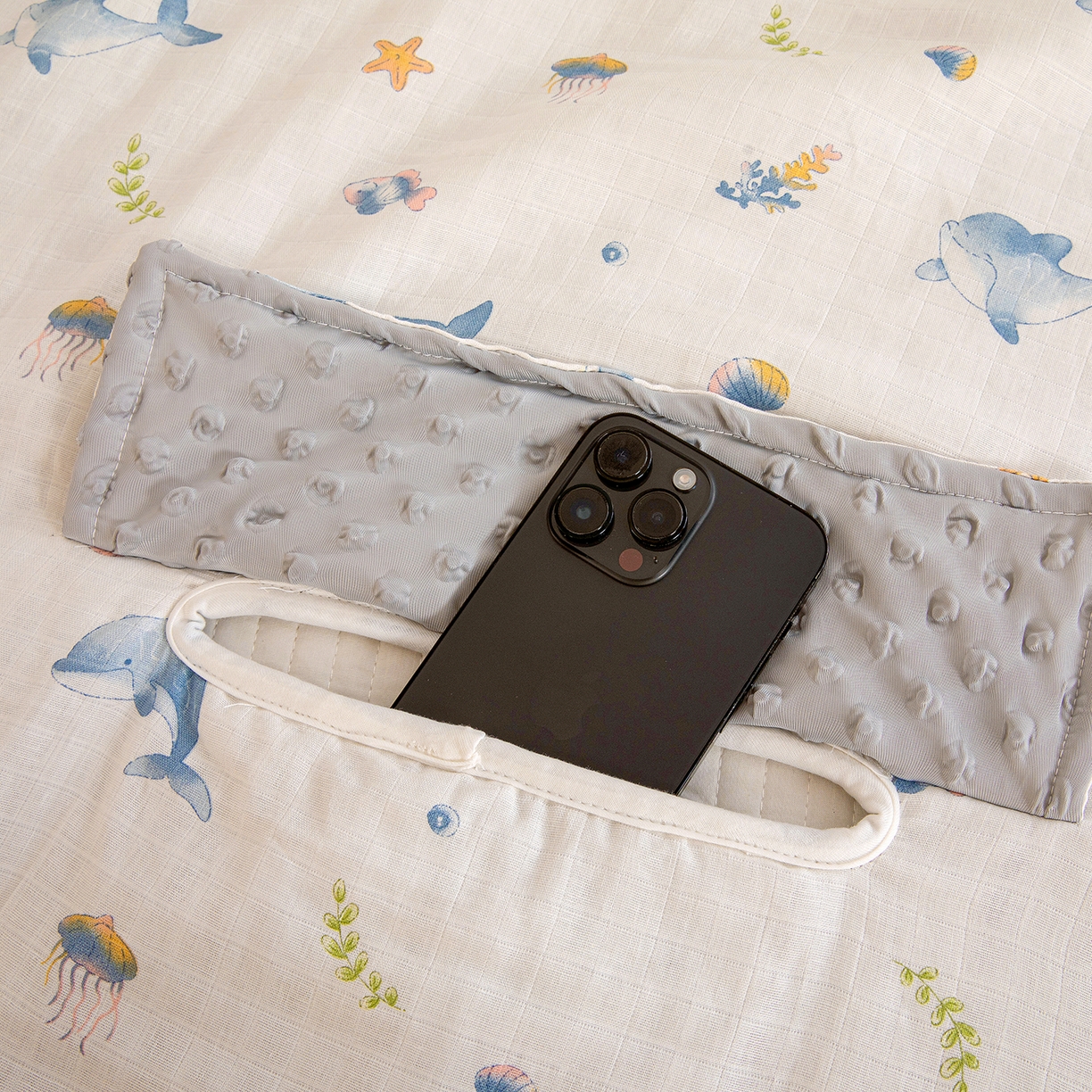 91家纺网 家纺一手货源 找家纺 十九色 2026春夏新款全棉华夫格纱布凉感防踢被拥抱被夏被夏凉被空调被 小海豚