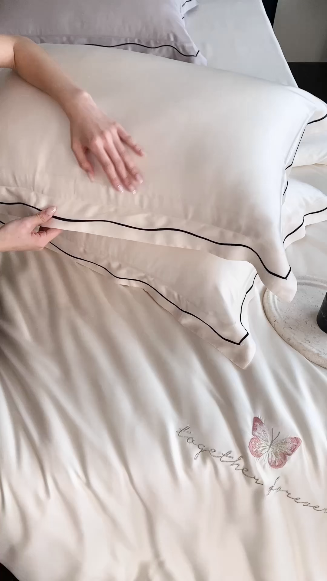 91家纺网 家纺一手货源 找家纺 FORTWO家纺原创设计（FOR TWO家纺） 2026新款兰精天丝绣花四件套 秘境-奶白