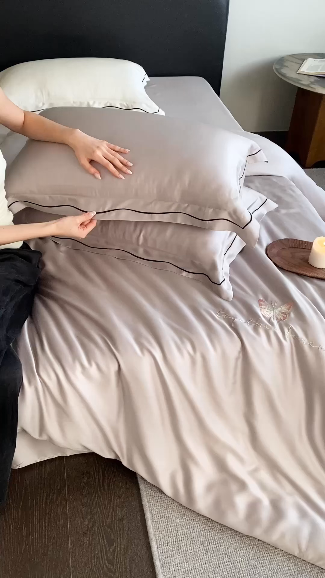 91家纺网 家纺一手货源 找家纺 FORTWO家纺原创设计（FOR TWO家纺） 2026新款兰精天丝绣花四件套 秘境-灰