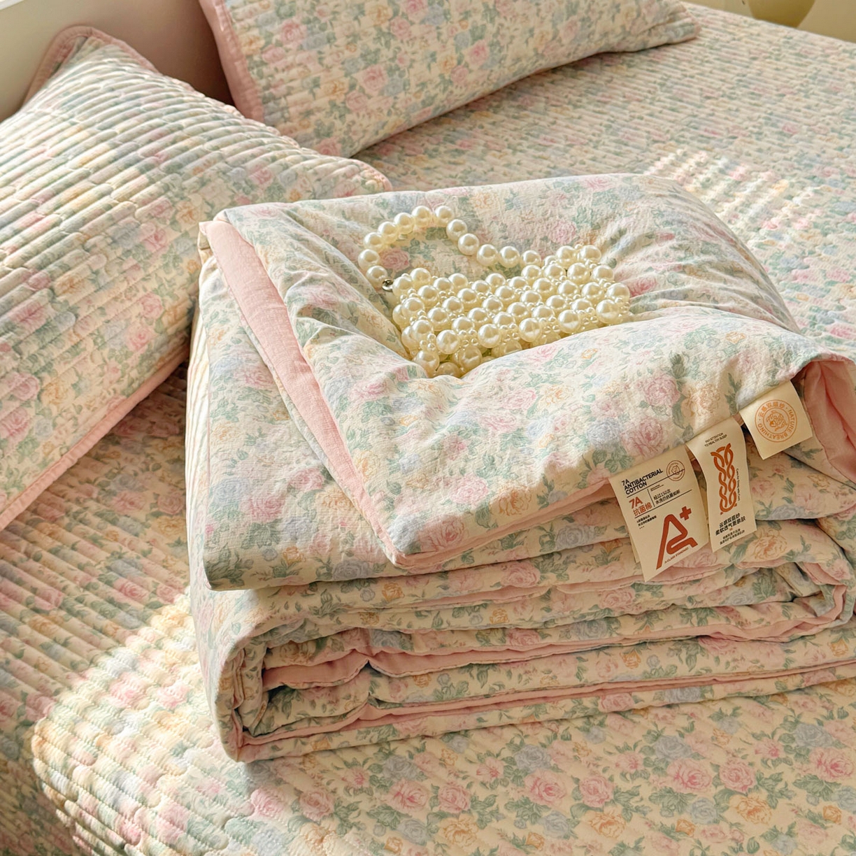 91家纺网 家纺一手货源 找家纺 玉海棠家纺 2026新款A类云感双层纱7A抗菌夏被夏凉被空调被四件套 繁华里